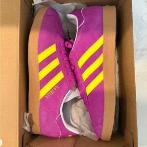 Adidas Gazelle Suede Sneakers - Fuchsia with Yellow Stripes 6.5W
